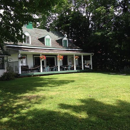 Auberge Les Blancs Moutons Saint-Laurent-de-l'ile d'Orleans المظهر الخارجي الصورة