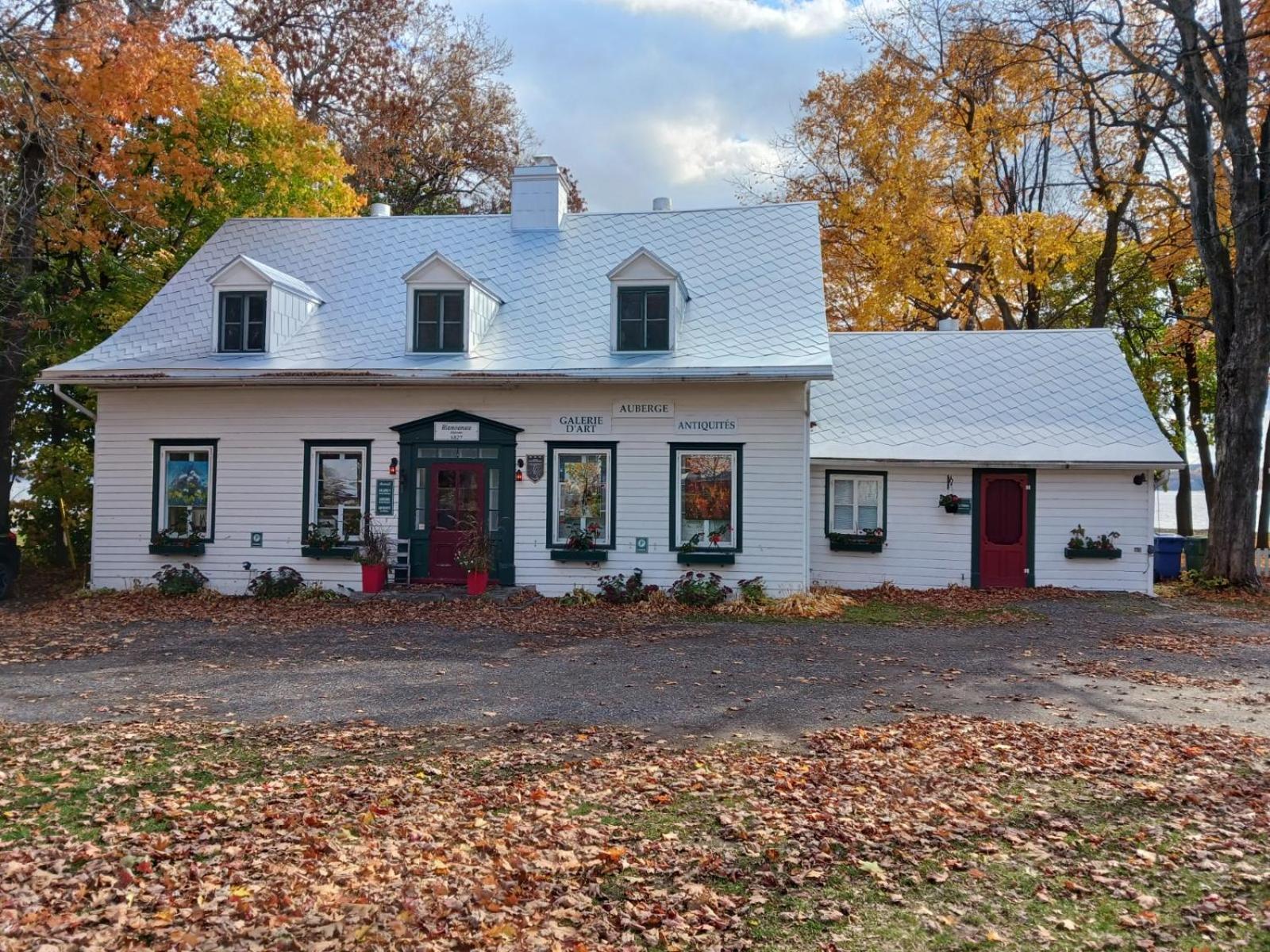 Auberge Les Blancs Moutons Saint-Laurent-de-l'ile d'Orleans المظهر الخارجي الصورة