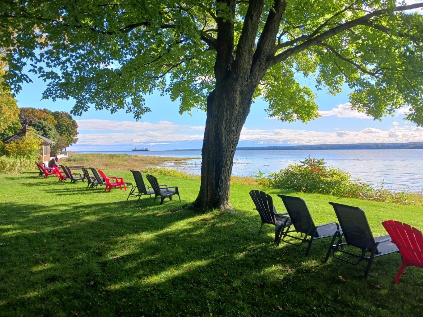 Auberge Les Blancs Moutons Saint-Laurent-de-l'ile d'Orleans المظهر الخارجي الصورة