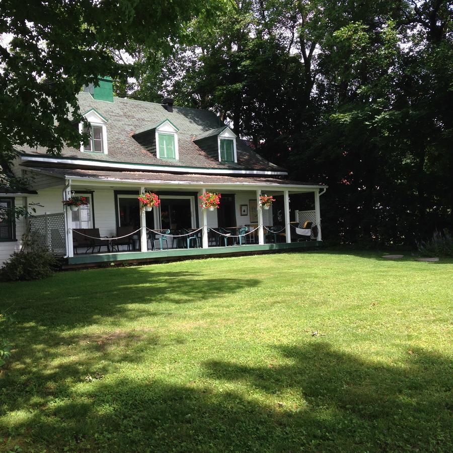 Auberge Les Blancs Moutons Saint-Laurent-de-l'ile d'Orleans المظهر الخارجي الصورة